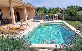 Villa Mira